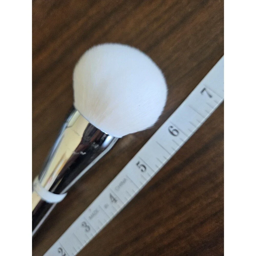 NEW It Cosmetics Heavenly Skin CC+ Skin Perfecting Brush Round New w/o Box